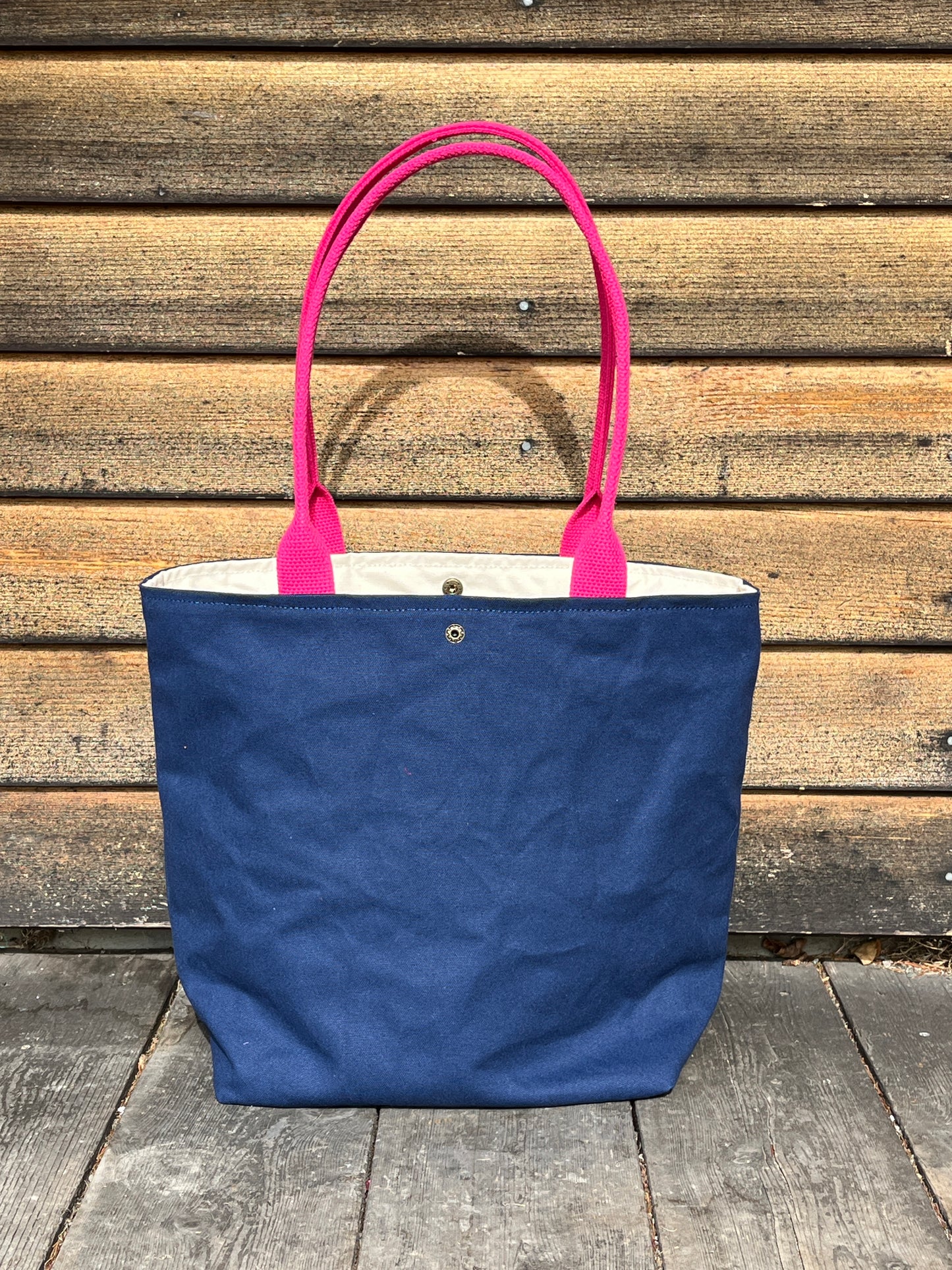 Bent Snap Tote 119 - pink textile / navy canvas