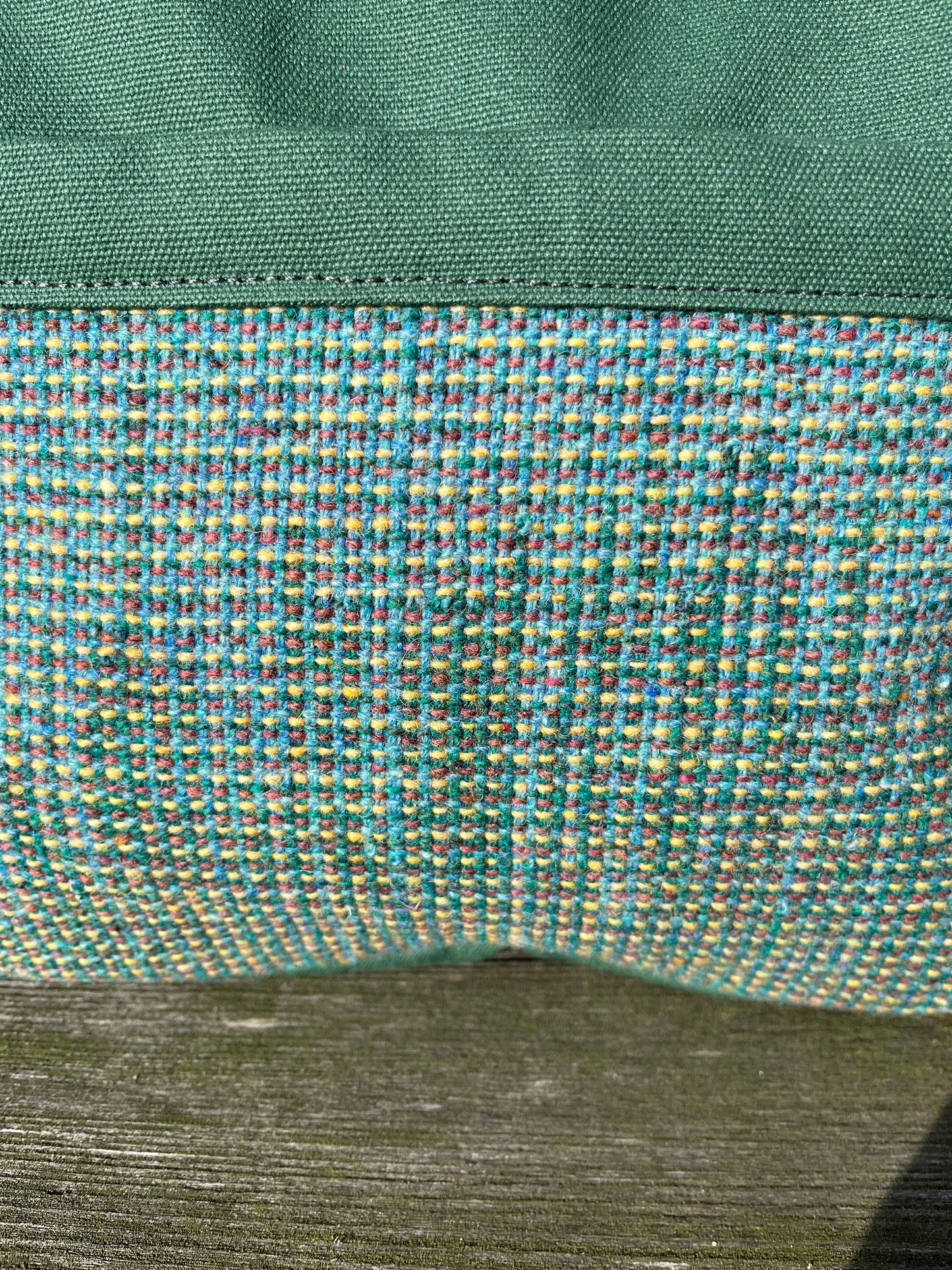 Bent Crossbody Zip Top 133 - Green textile with green canvas / white interior