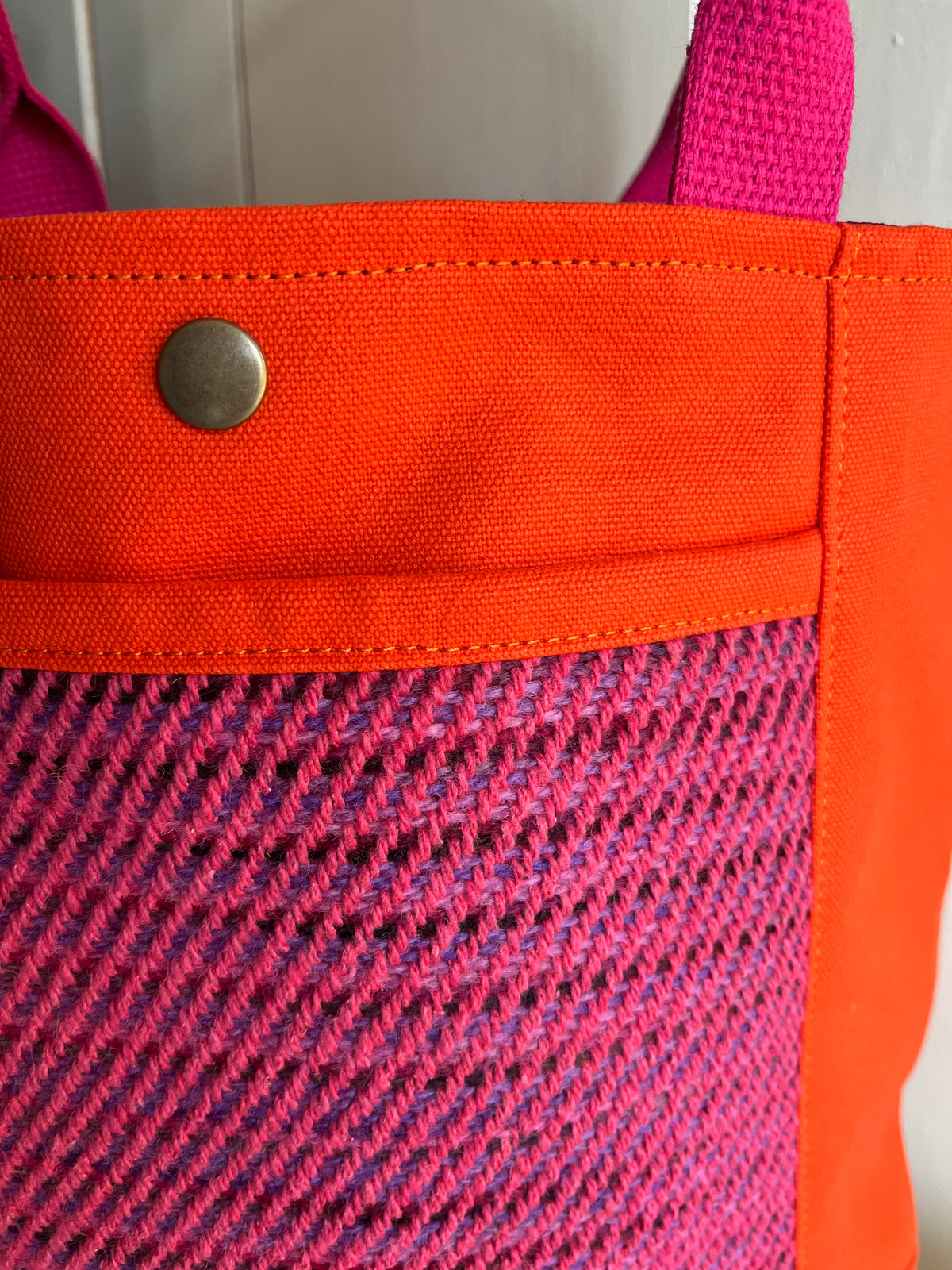 Bent Snap Tote 136 - pink textile / orange canvas