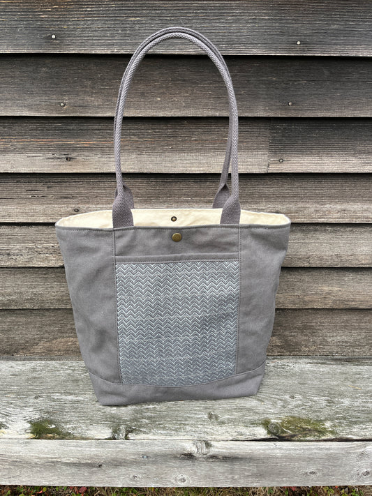 Bent Snap Tote 123 - Grey chevron textile / Grey canvas
