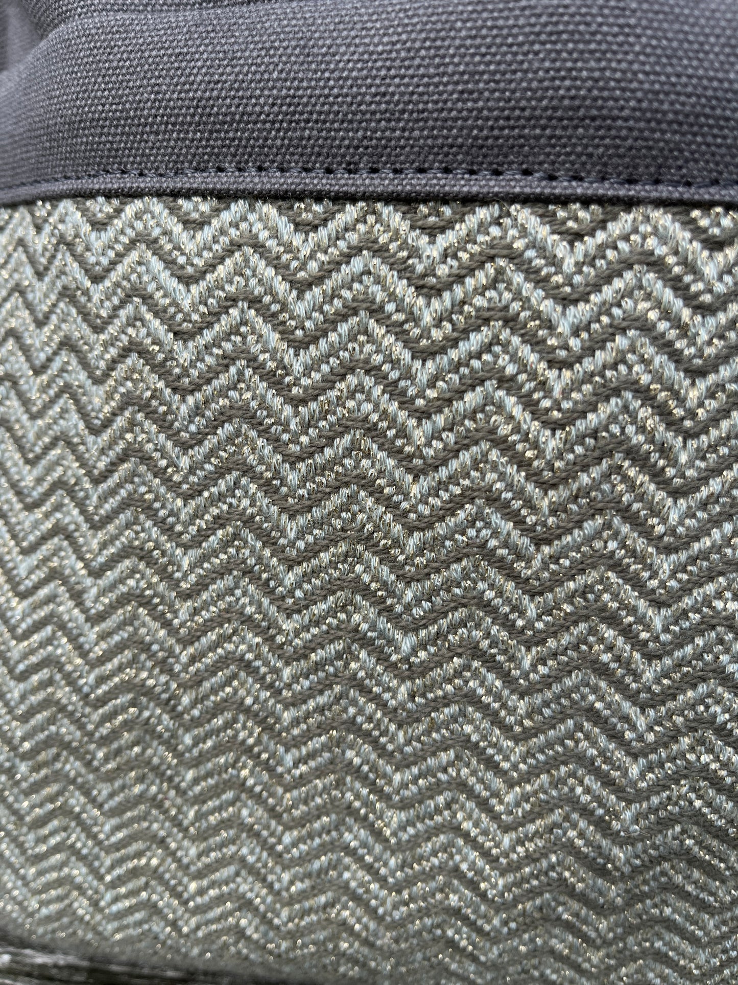 Bent Crossbody Zip Top 130 - Grey sparkle textile with grey canvas / white interior