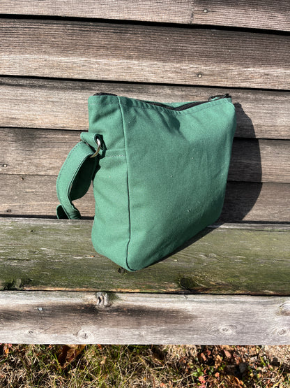 Bent Crossbody Zip Top 133 - Green textile with green canvas / white interior