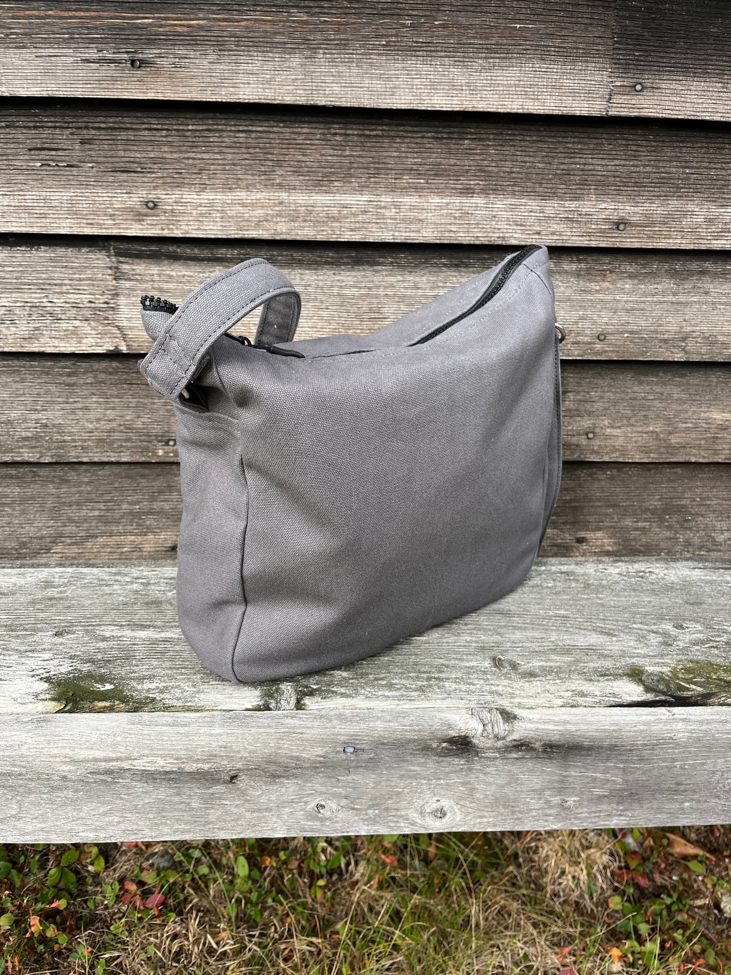 Bent Crossbody Zip Top 130 - Grey sparkle textile with grey canvas / white interior