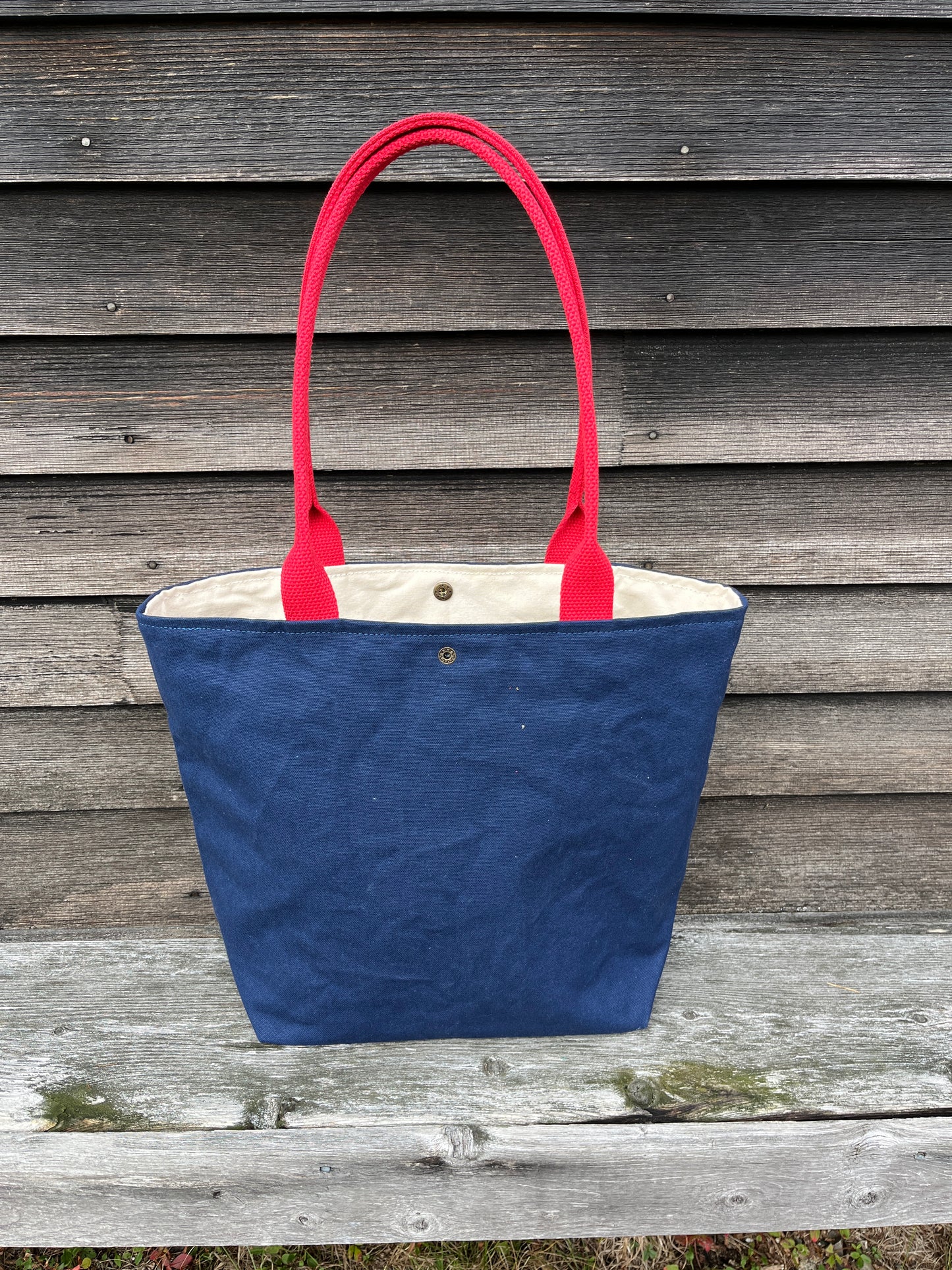 Bent Snap Tote 124 - Red textile / Navy canvas