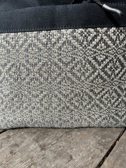 Bent Crossbody Zip Top 113 - Silver textile with Black canvas / grey interior