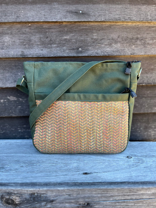 Bent Crossbody Zip Top - Olive with salmon textile